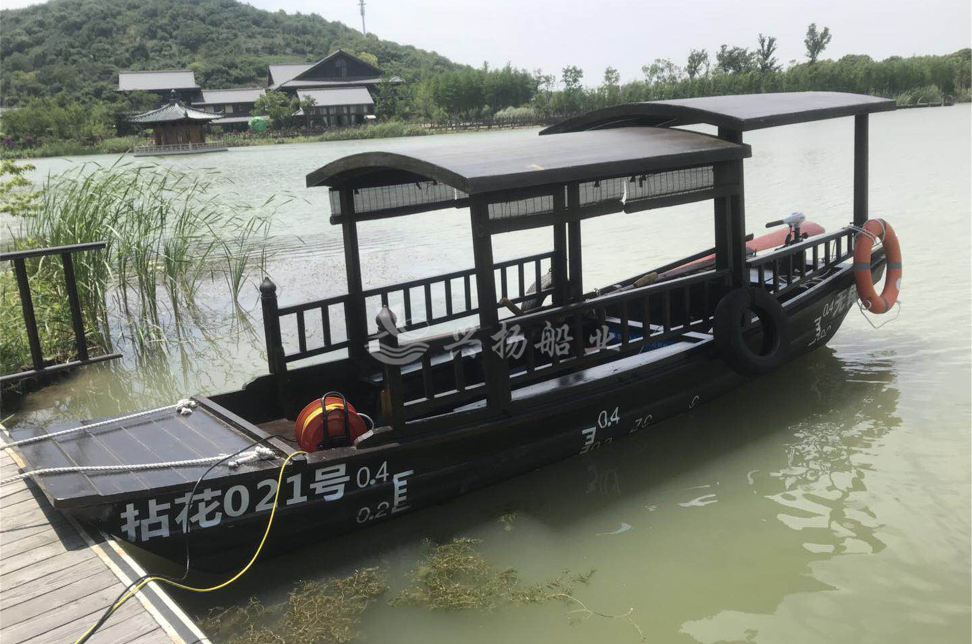 江蘇無(wú)錫拈花小鎮電動(dòng)觀(guān)光船