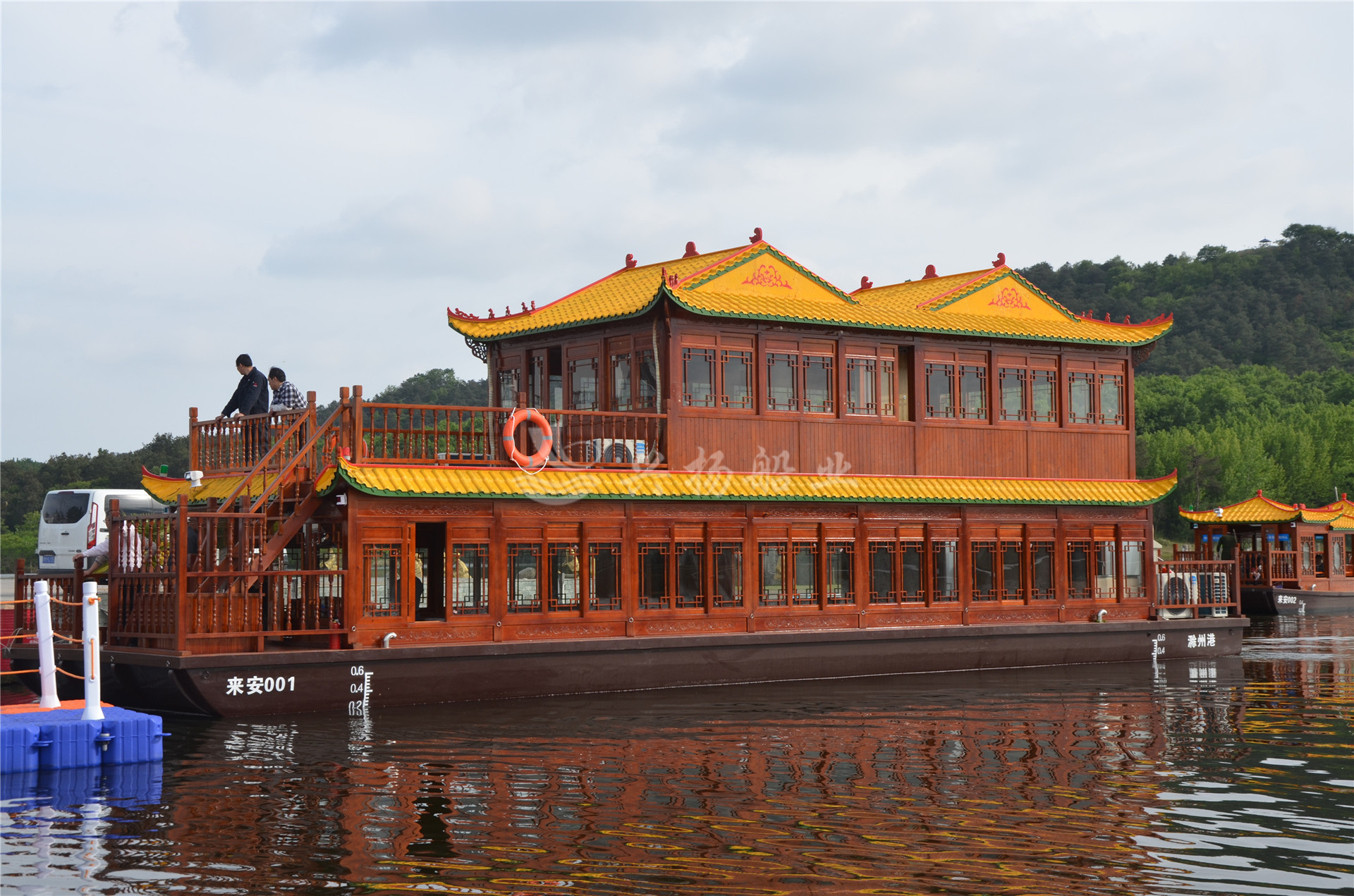 安徽滁州來(lái)安白鷺島雙層餐飲畫(huà)舫船