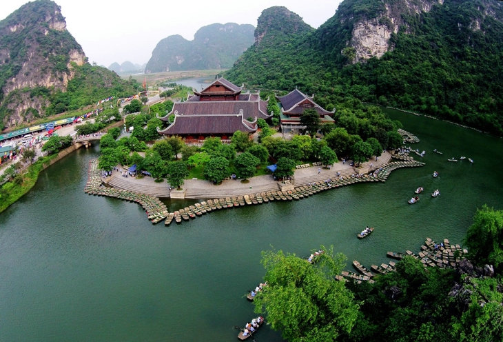 越南長(cháng)安三艘大型畫(huà)舫船成功交付